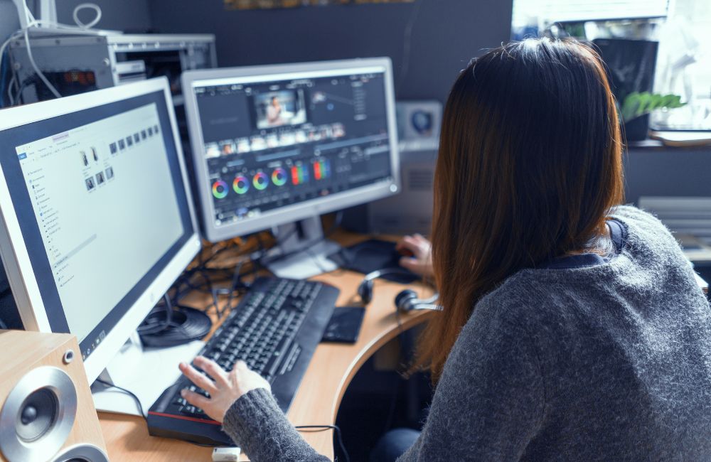 Freelancers vs. Video Production Agency: Which is Better for Your Business’ Animated Videos?