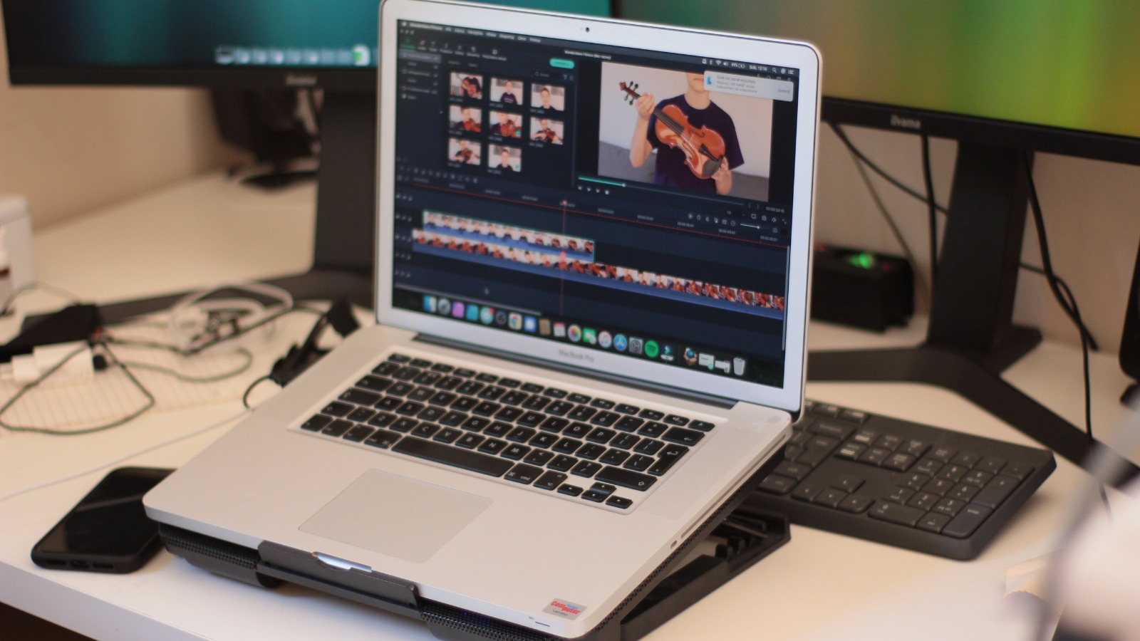 displaying a video editing software interface